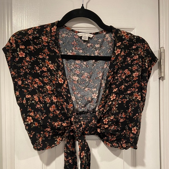 American Eagle Size S Black Floral Cap Sleeve Front Tie Smocked Waist Crop Top - Picture 1 of 11